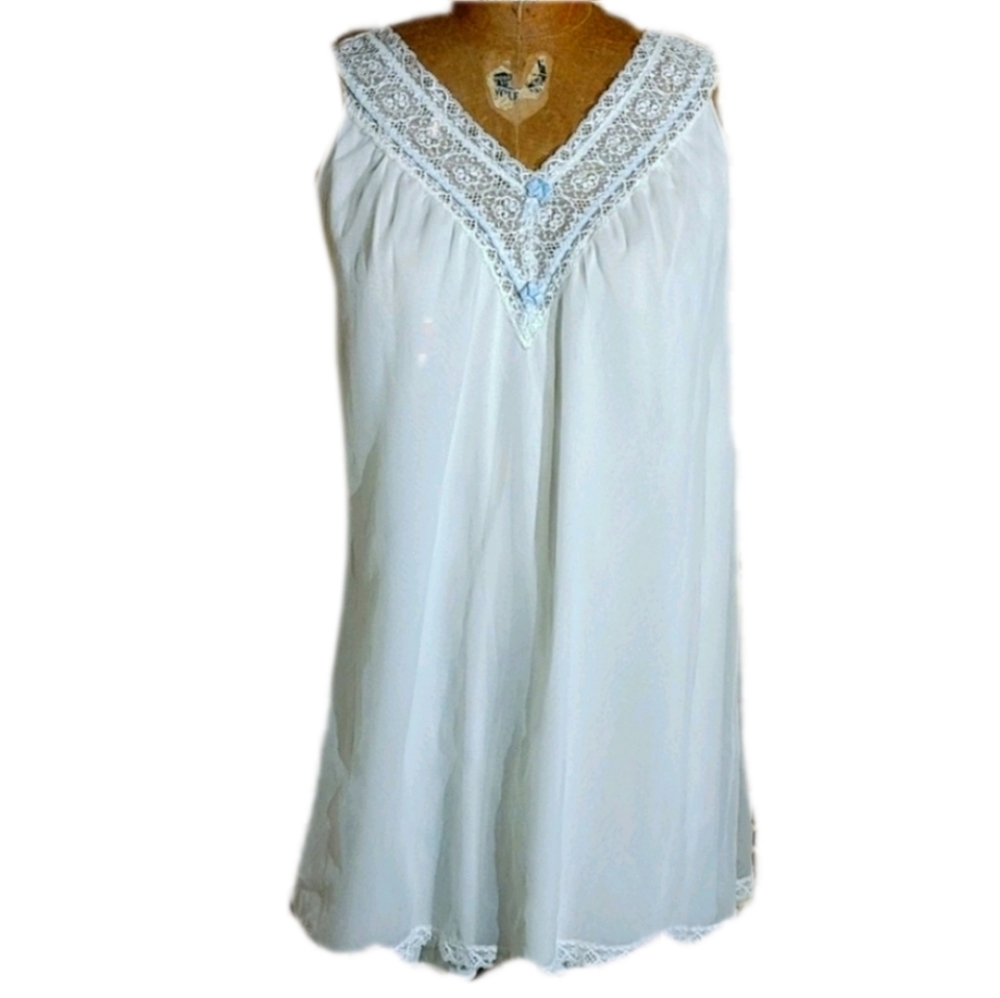 Vintage Vanity Fair chemise with a robe available separately